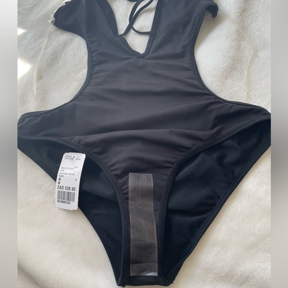 Forever 21 - One Piece Swimsuit - Picture 2 of 7